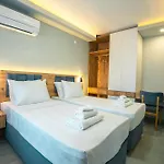 Airport Bayrak Residences דירה