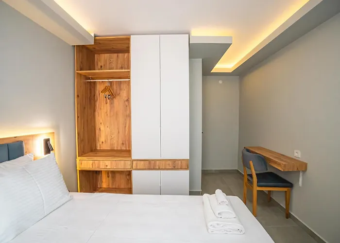 Airport Bayrak Residences *